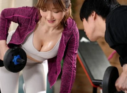Chàng trai số hưởng cùng nữ PT gợi cảm thỏa mãn nhau