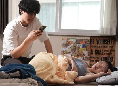 Gã này thích ngắm người yêu ngoại tình