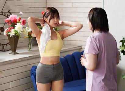 Cô nàng tập yoga nóng bỏng tập yoga buổi tối rồi bị chén