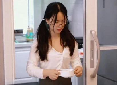 Gái gọi bị người dân trong xóm phang